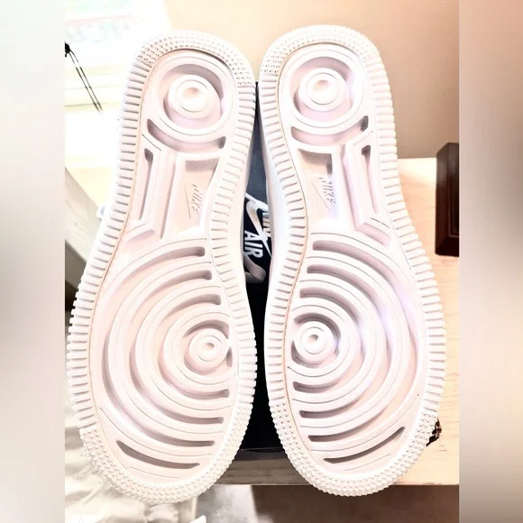 Women’s Air Force 1’s Platform Triple White Size 9 NEW in Box - Picture 7 of 9